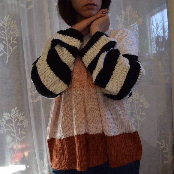 Oversized Colorblock Sweater - Picture 5 of 7